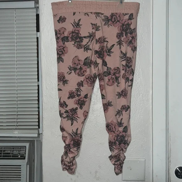 Capris - Picture 5 of 6